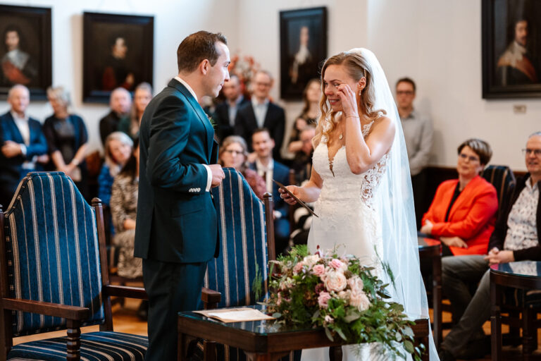 Breda stadhuis ceremonie emoties bruidsfotograaf