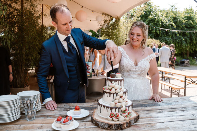 Korenmolen Princenhage Breda aansnijden taart trouwfotografie