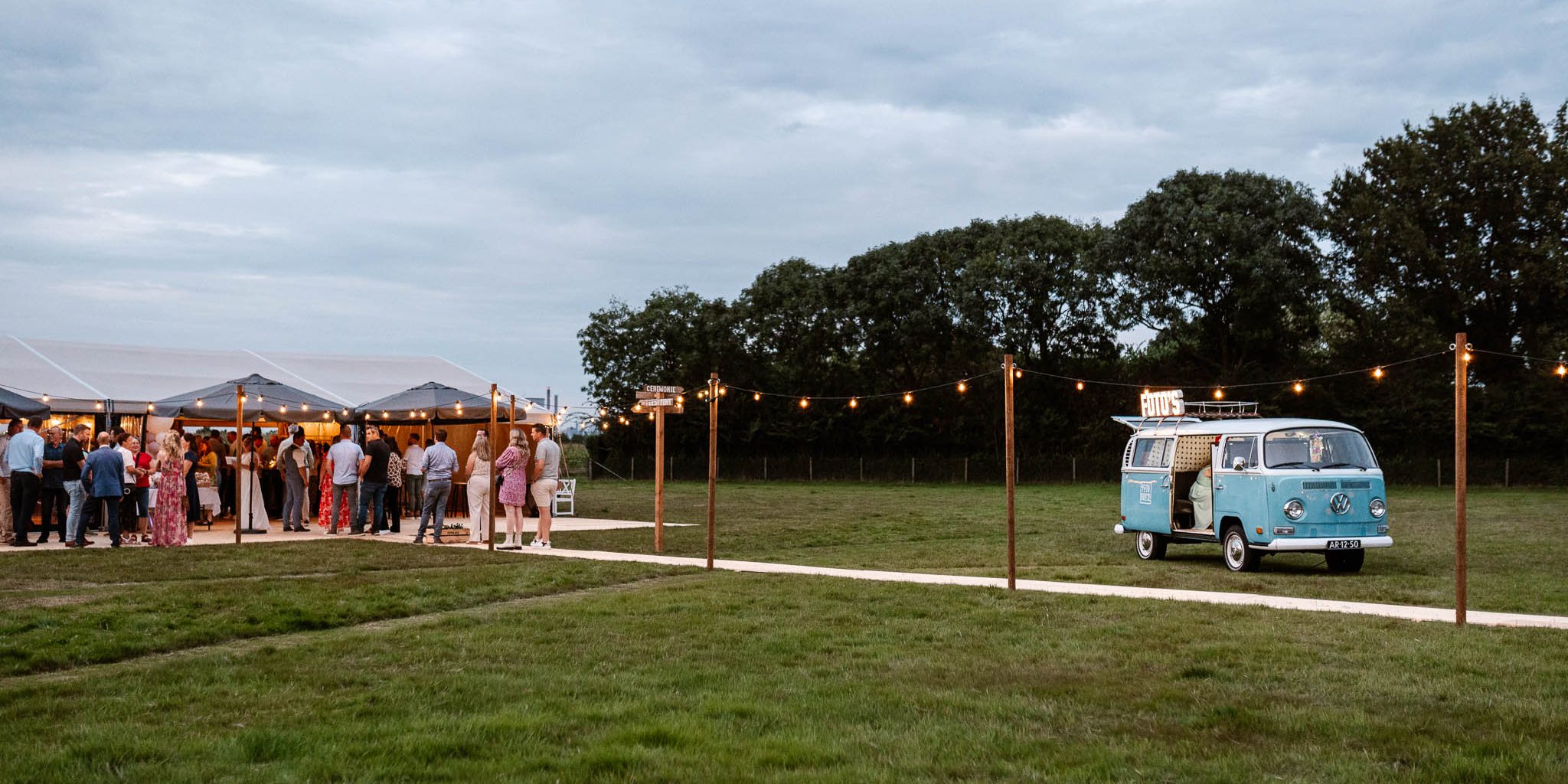 Festivalbruiloft in eigen tuin in Made, Noord-Brabant, overzicht